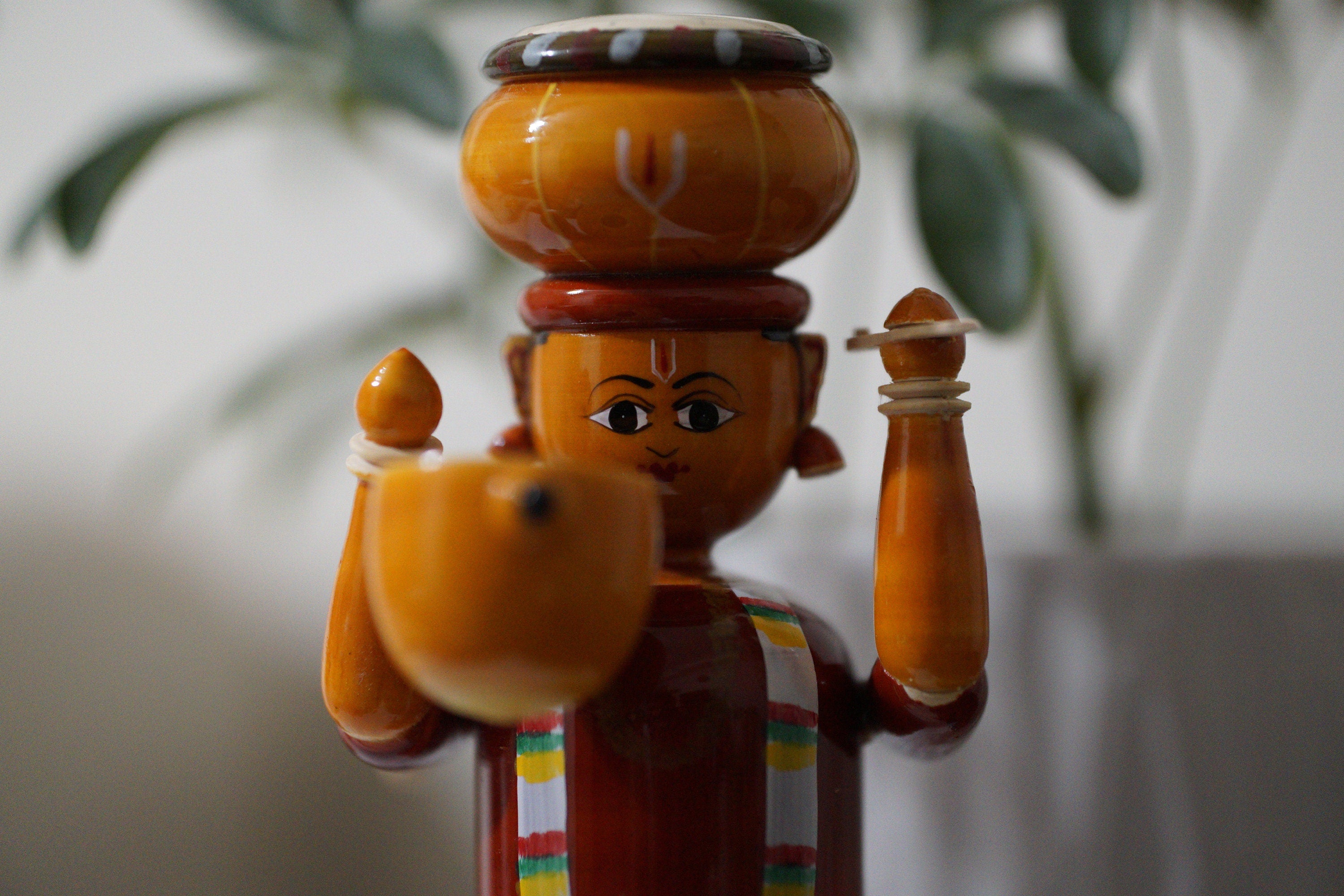 Figurine Haridasu fabriquée à la main en bois