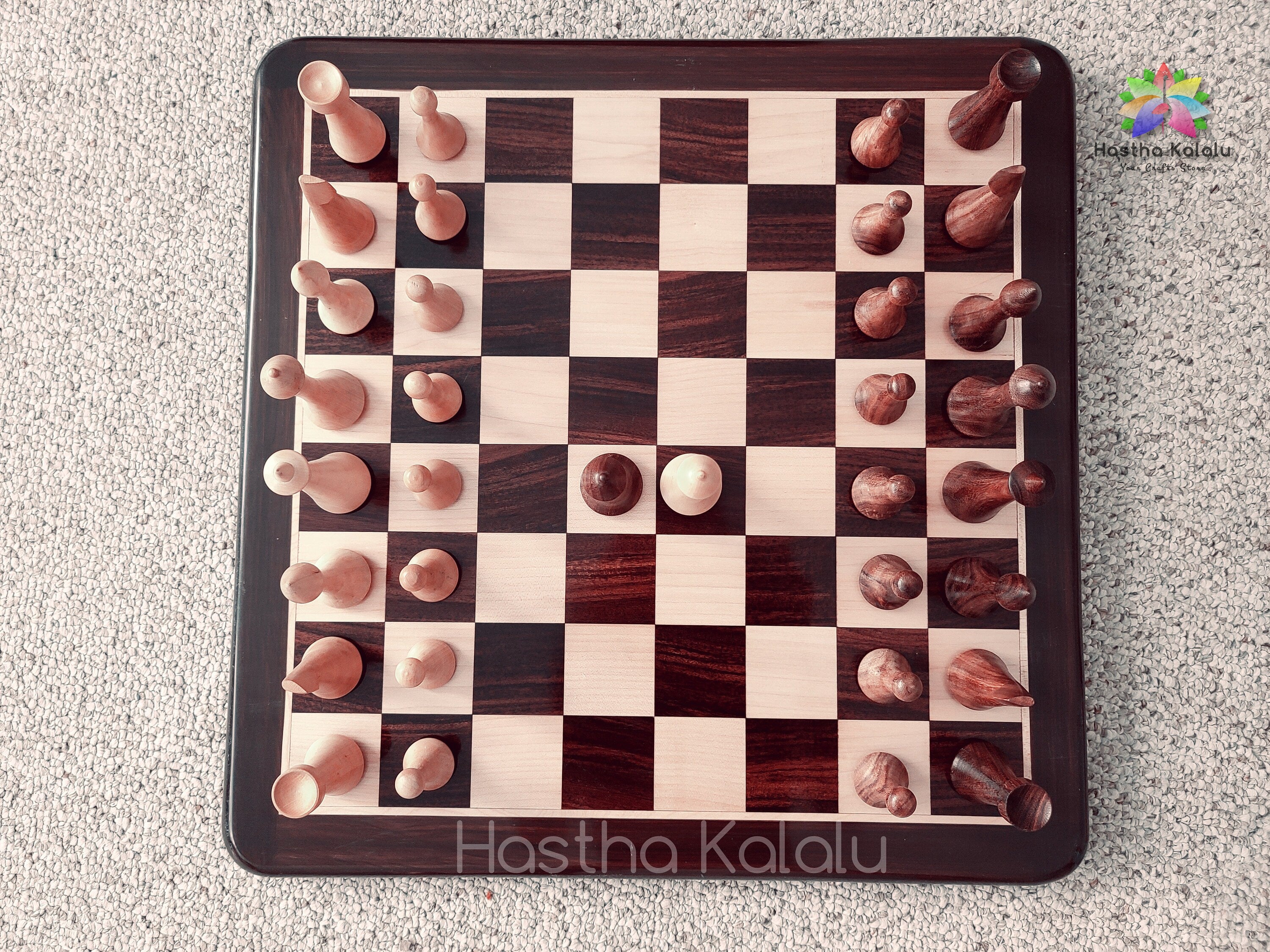 Jeu d'échecs combiné planche en bois Anjan avec reproduction Hermann Ohme