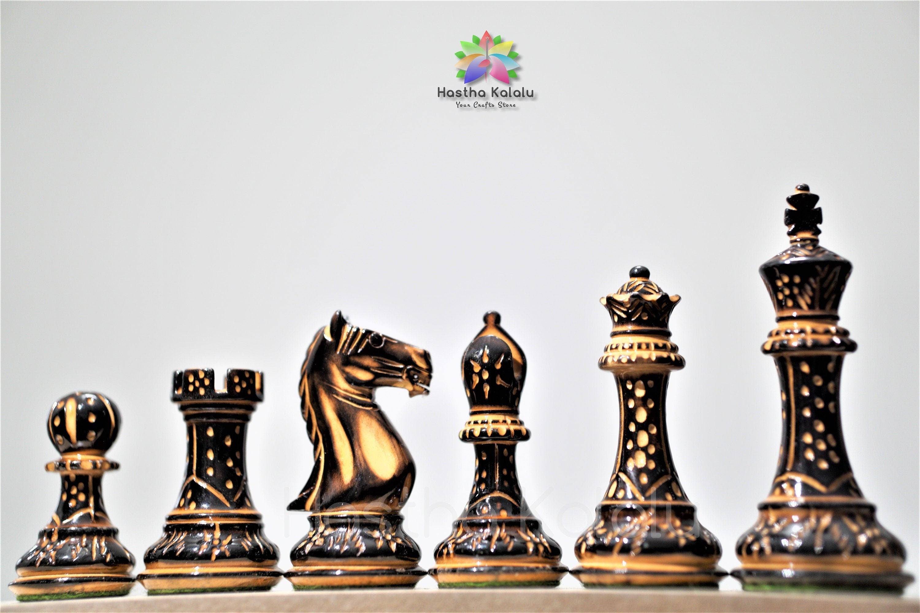 Classique pyrographié - Jeu d’échecs de tournoi de style Staunton / Pièces d’échecs de style Staunton en buis brûlé