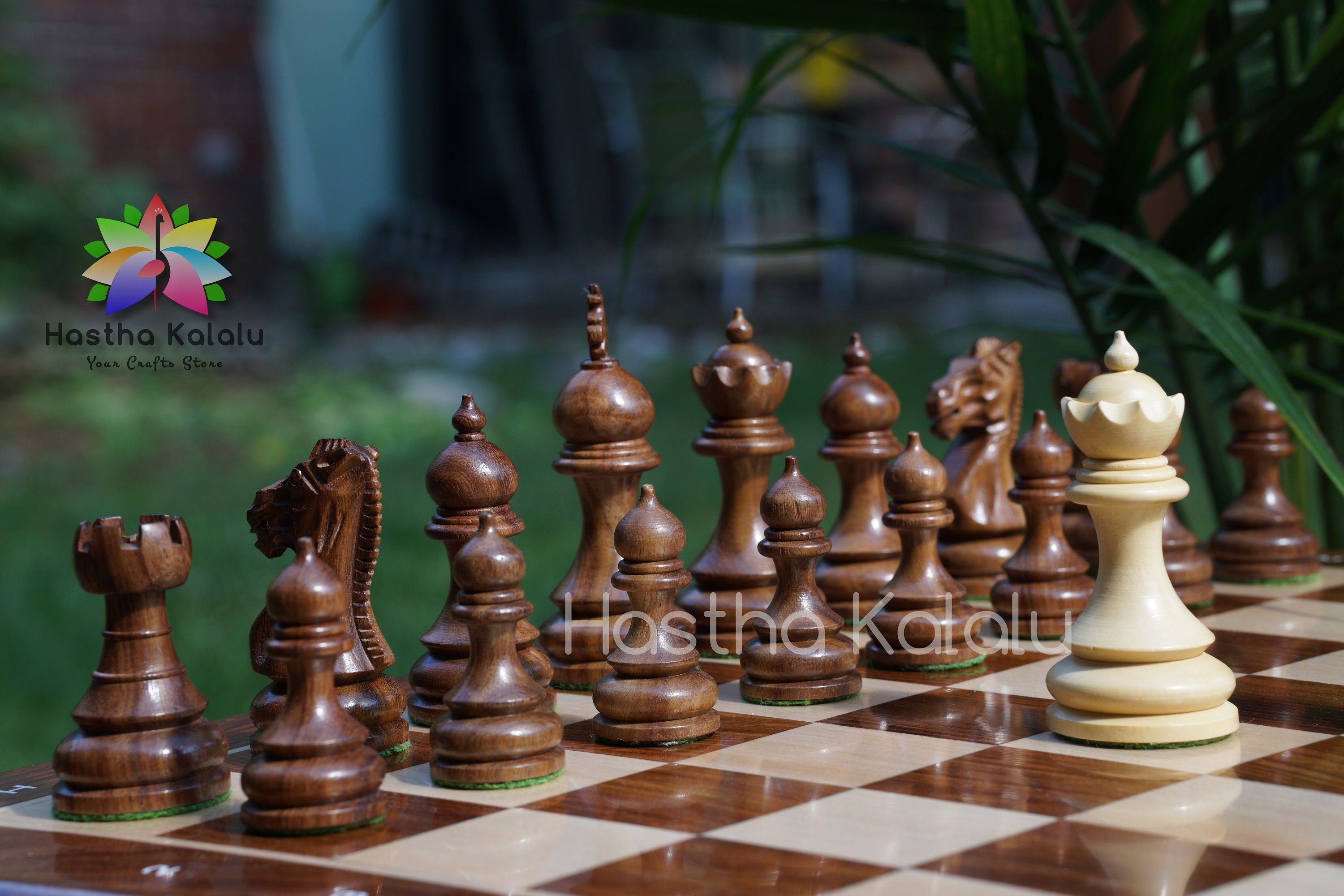 Jeu d'échecs combiné en Sheesham avec pièces d'échecs Staunton de la série Taj