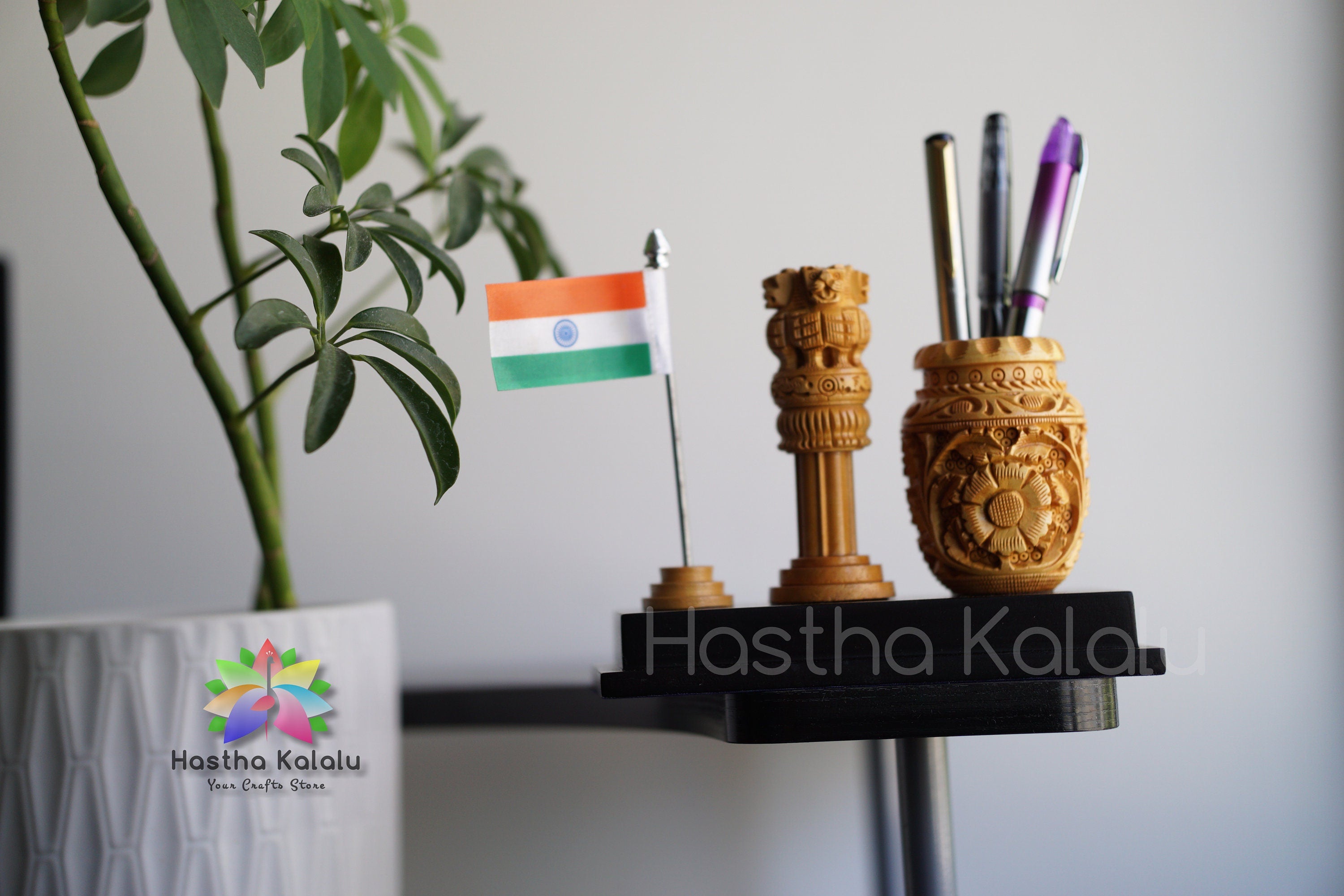 Porte-stylo avec pilier Ashoka et drapeau national indien | Fournitures de bureau artistiques | Support de papeterie de table