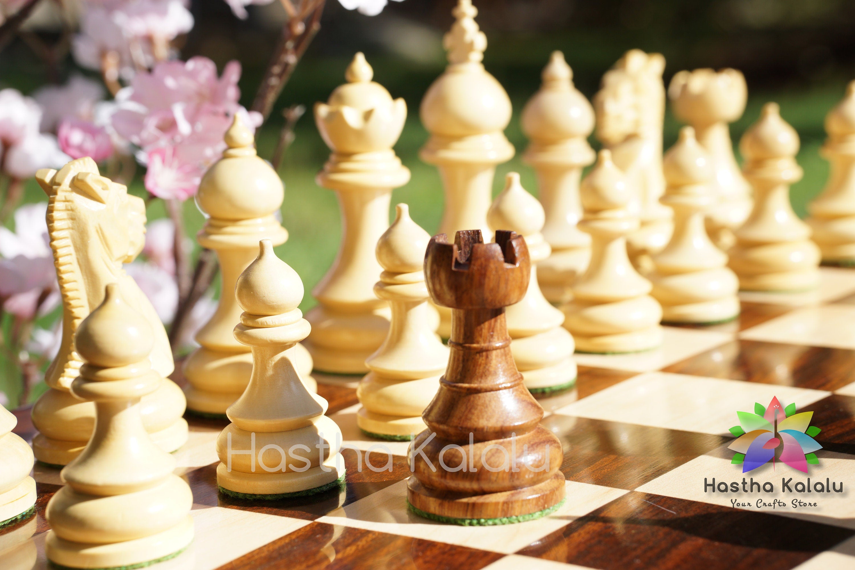 Anjan Planche en bois avec jeu d'échecs en palissandre lesté sculpté à la main avec roi 10,2 cm (Combo, planche + pièces)
