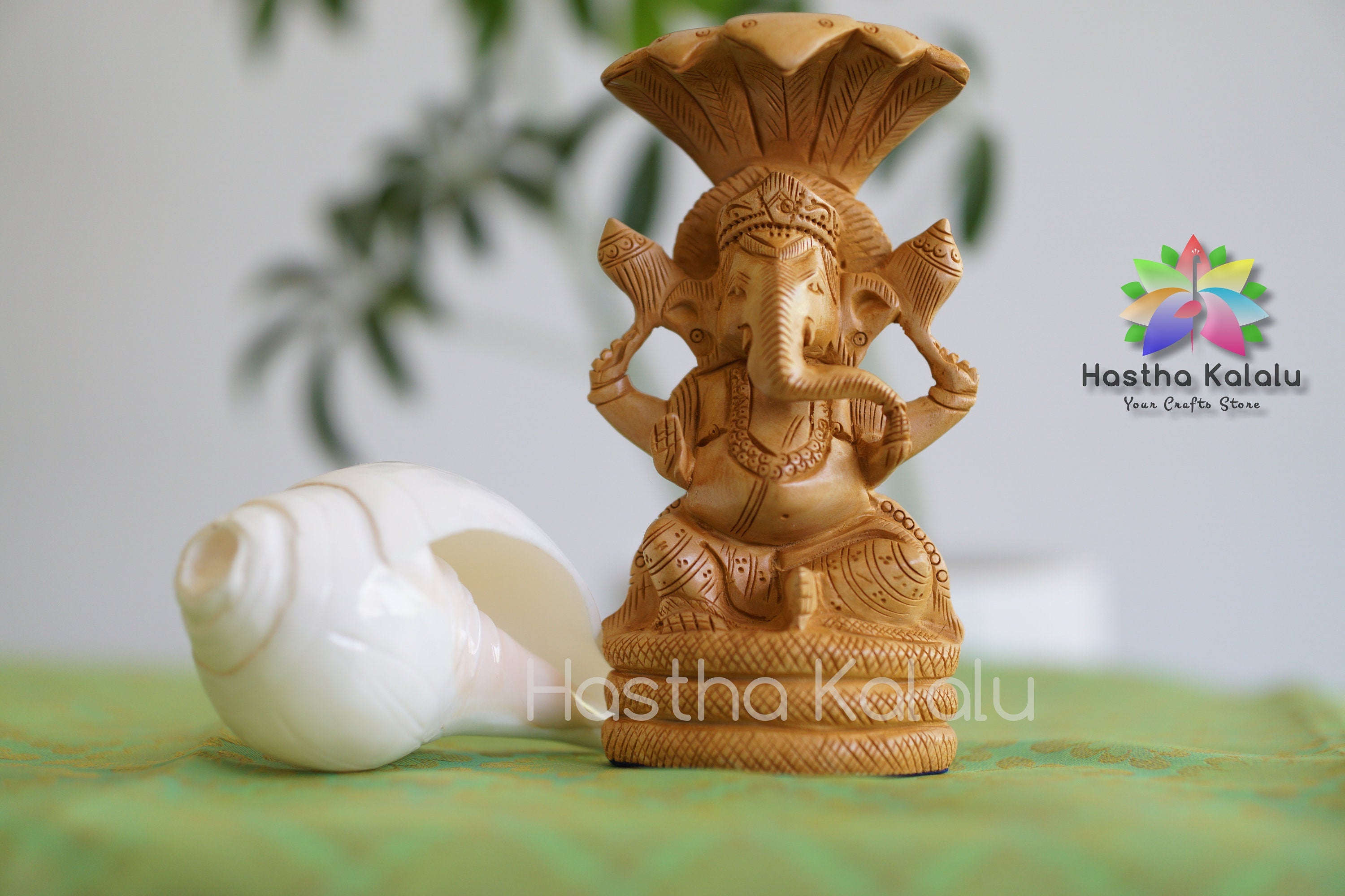 Handgefertigte Ganesha-Figur aus Holz mit superfeiner Schnitzerei / Gott des Wohlstands und Glücks Ganpati Vinayak I Bester indischer Geschenkartikel