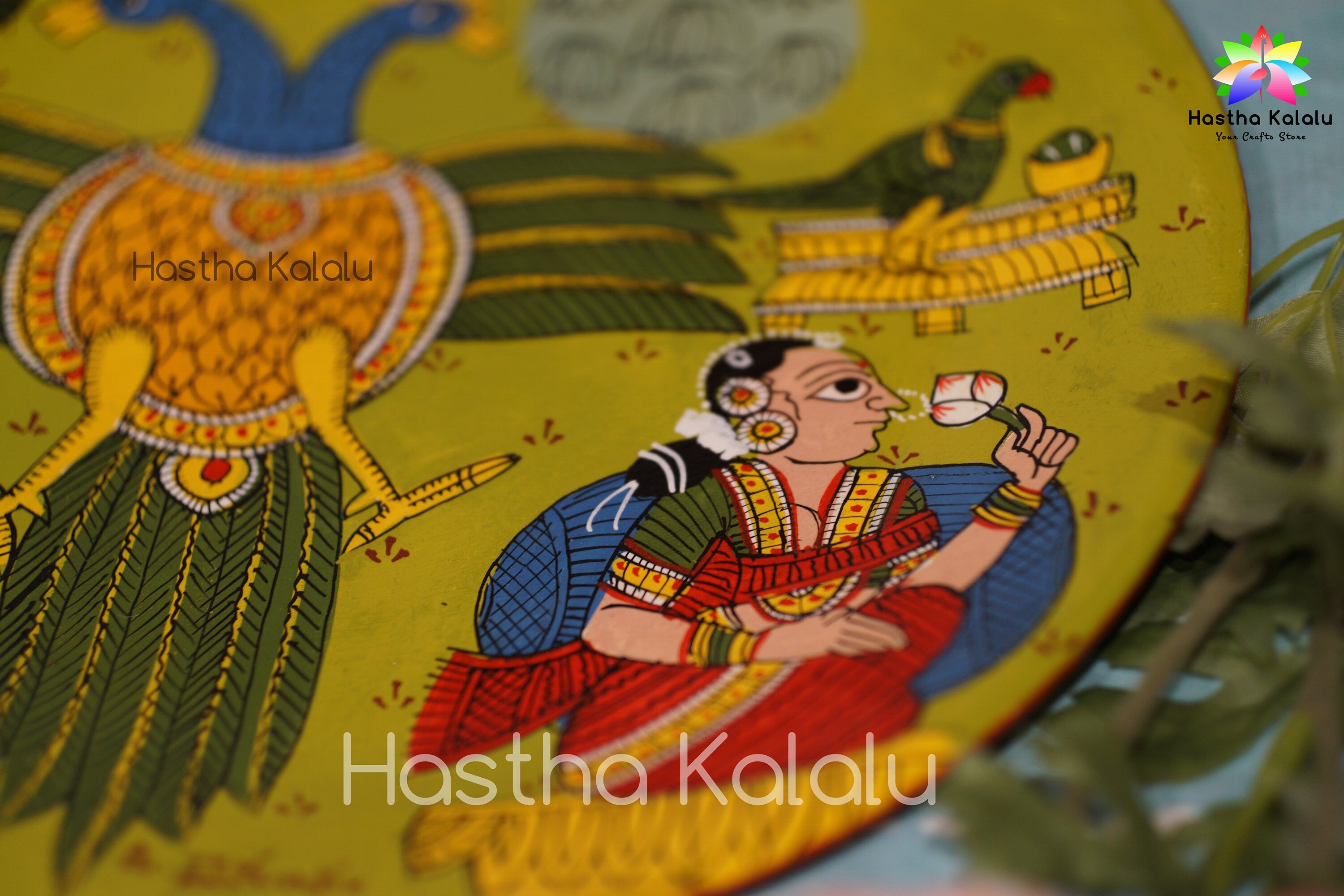 Peinture de paon Cheriyal sur assiettes en mélamine