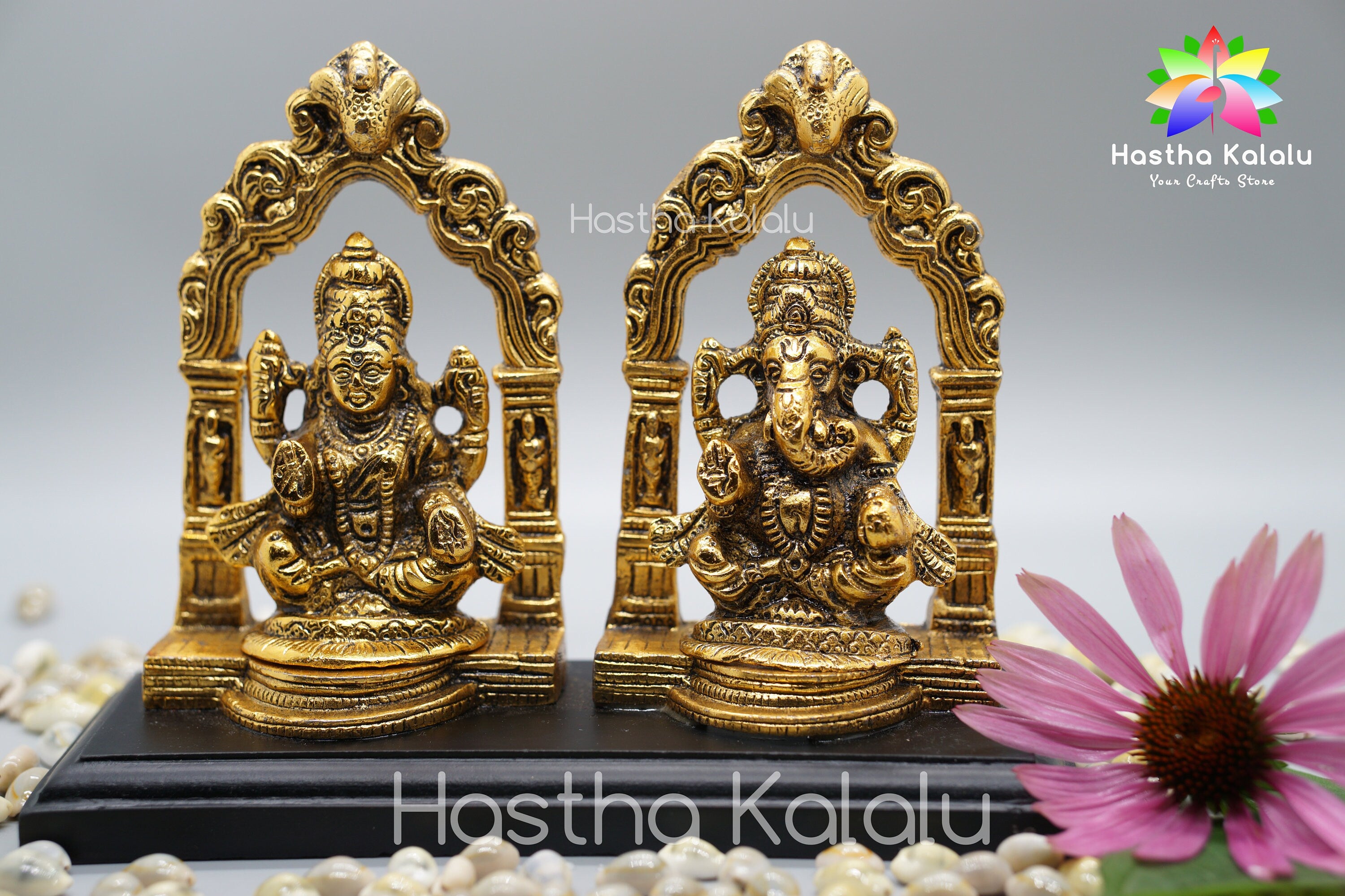 Laxmi Ganesh Idol I Statue en métal doré de la déesse Laxmi et du Seigneur Ganesha