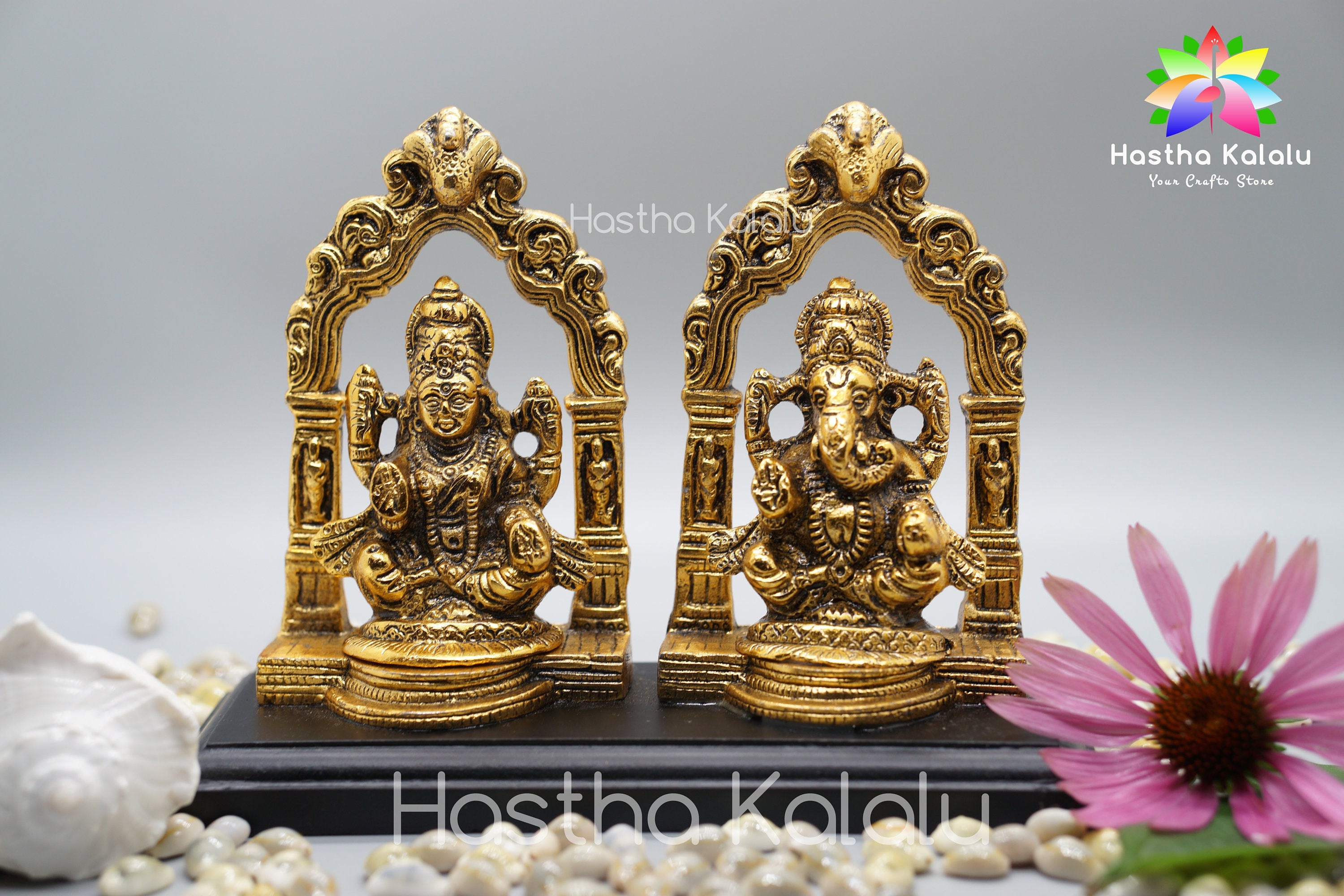 Laxmi Ganesh Idol I Statue en métal doré de la déesse Laxmi et du Seigneur Ganesha