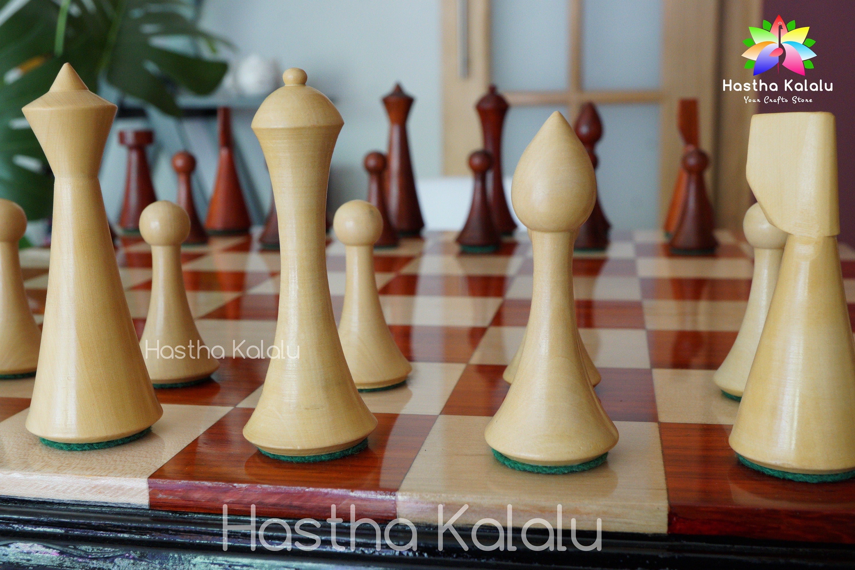 Hermann Ohme Modern Chess Set in Budrosewood and Boxwood