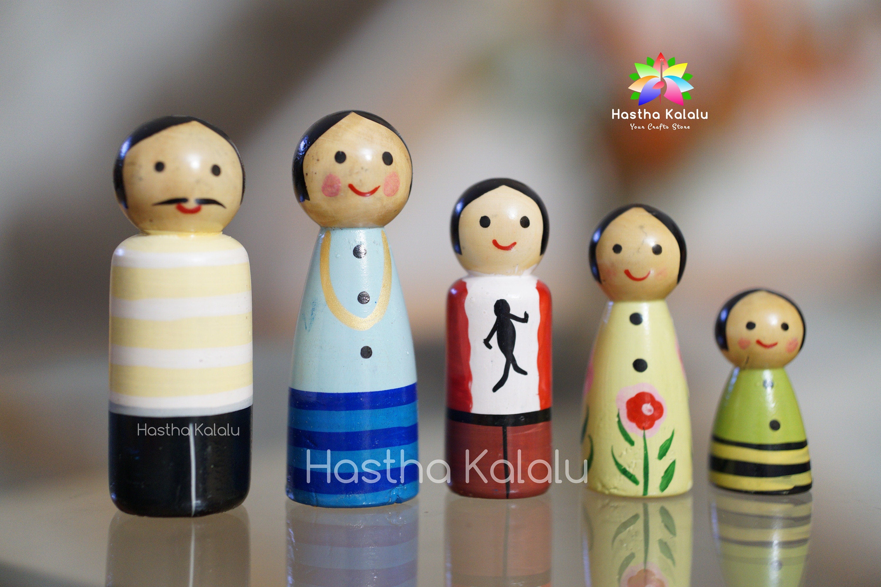 Handmade Wooden Family of 5 Peg Dolls