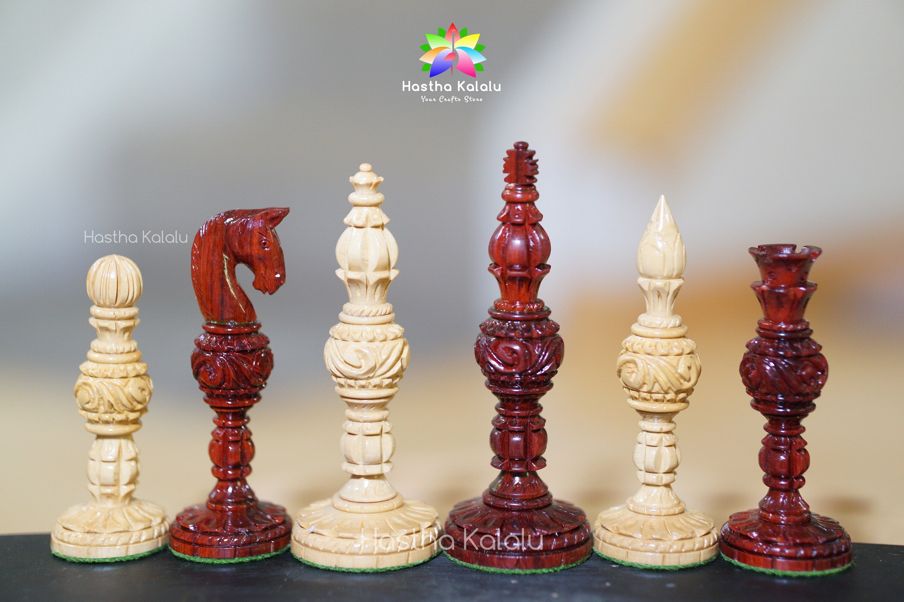 Pièces d'échecs Lotus Ruby sculptées et laquées à la main, King 5.5 "Padauk