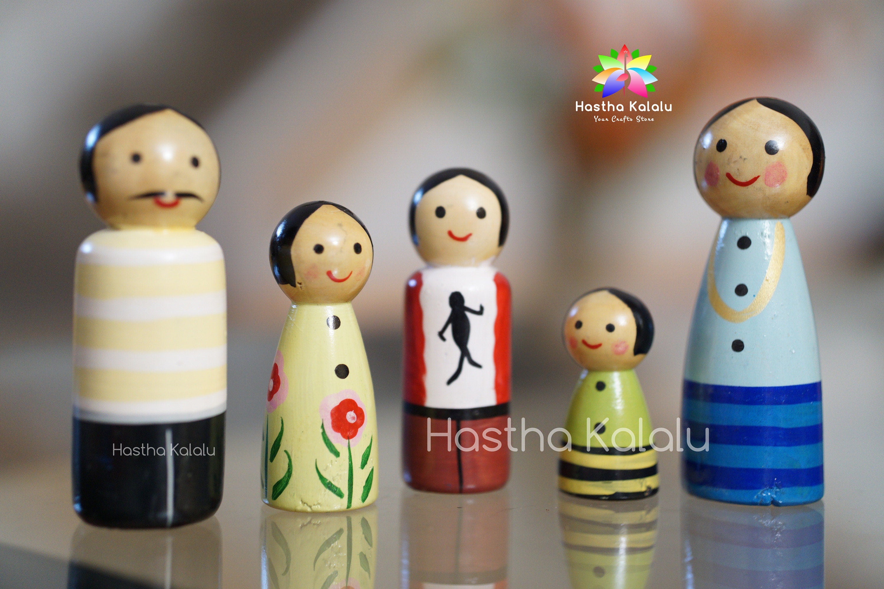 Handmade Wooden Family of 5 Peg Dolls